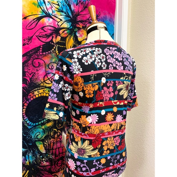 🌈 Amazing flower art top - Picture 7 of 11